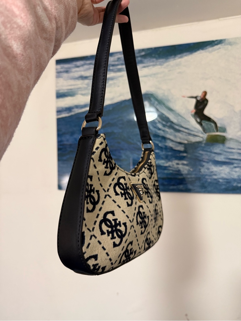 GUESS Cream and Black Logo-Print Shoulder Bag - Picture 5 of 5